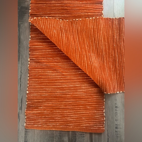 Table Runner - Picture 2 of 4